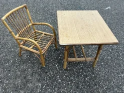 Bureau et chaise enfant en rotin