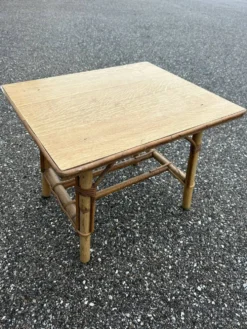 Bureau et chaise enfant en rotin