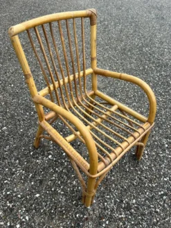 Bureau et chaise enfant en rotin