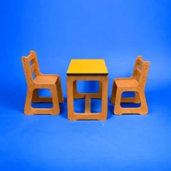 Bureau et chaises traîneau enfants en bois et formica 1970