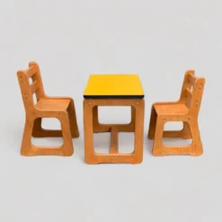 Bureau et chaises traîneau enfants en bois et formica 1970