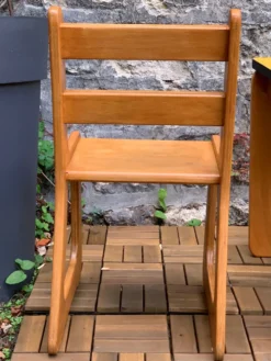 Bureau et chaises traîneau enfants en bois et formica 1970