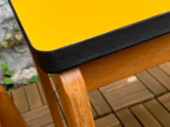 Bureau et chaises traîneau enfants en bois et formica 1970