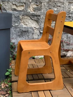 Bureau et chaises traîneau enfants en bois et formica 1970