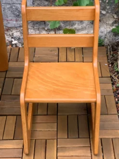 Bureau et chaises traîneau enfants en bois et formica 1970