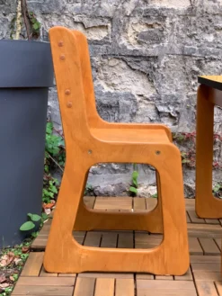 Bureau et chaises traîneau enfants en bois et formica 1970