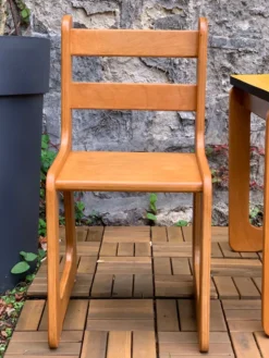 Bureau et chaises traîneau enfants en bois et formica 1970