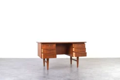 Bureau exécutif en teck danois des années 1960.