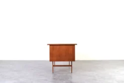 Bureau exécutif en teck danois des années 1960.
