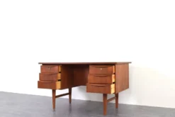 Bureau exécutif en teck danois des années 1960.
