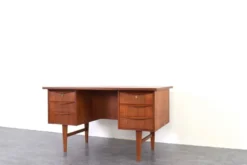 Bureau exécutif en teck danois des années 1960.