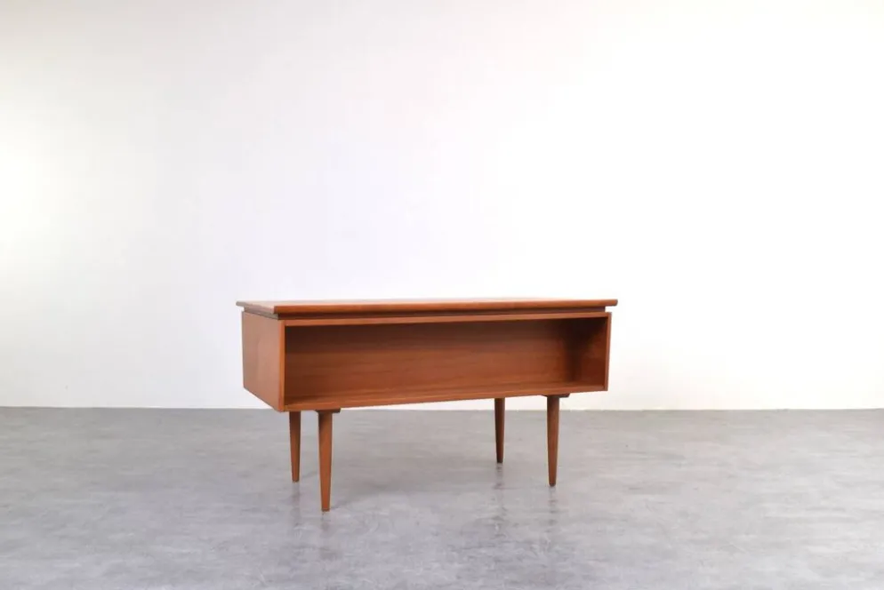 Bureau exécutif en teck danois des années 1960.