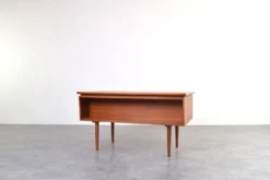 Bureau exécutif en teck danois des années 1960.