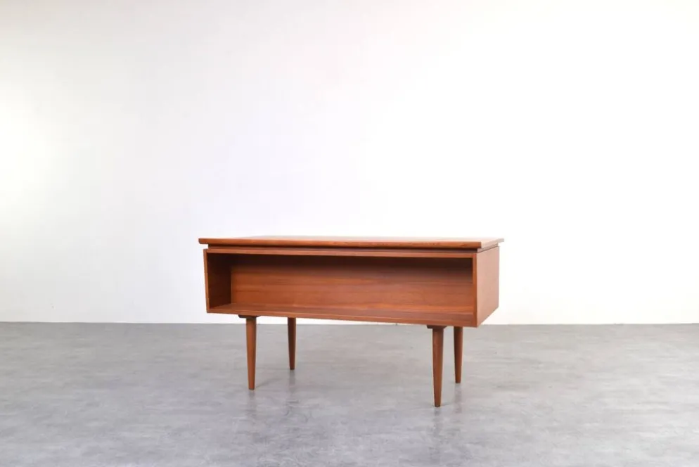 Bureau exécutif en teck danois des années 1960.