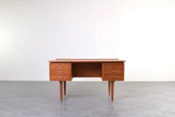 Bureau exécutif en teck danois des années 1960.