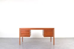 Bureau exécutif en teck du milieu du siècle par Torbjørn Afdal pour Bruksbo, années 1960.