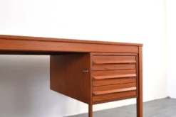 Bureau exécutif en teck du milieu du siècle par Torbjørn Afdal pour Bruksbo, années 1960.