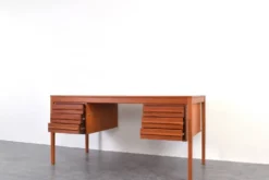 Bureau exécutif en teck du milieu du siècle par Torbjørn Afdal pour Bruksbo, années 1960.