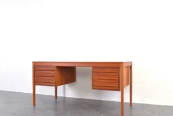 Bureau exécutif en teck du milieu du siècle par Torbjørn Afdal pour Bruksbo, années 1960.