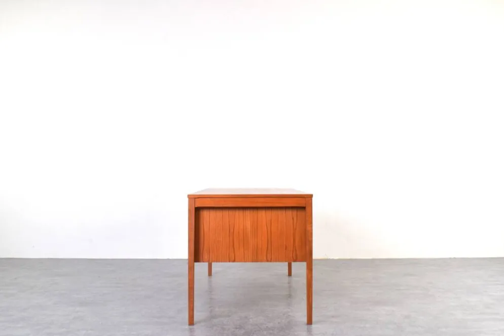 Bureau exécutif en teck du milieu du siècle par Torbjørn Afdal pour Bruksbo, années 1960.