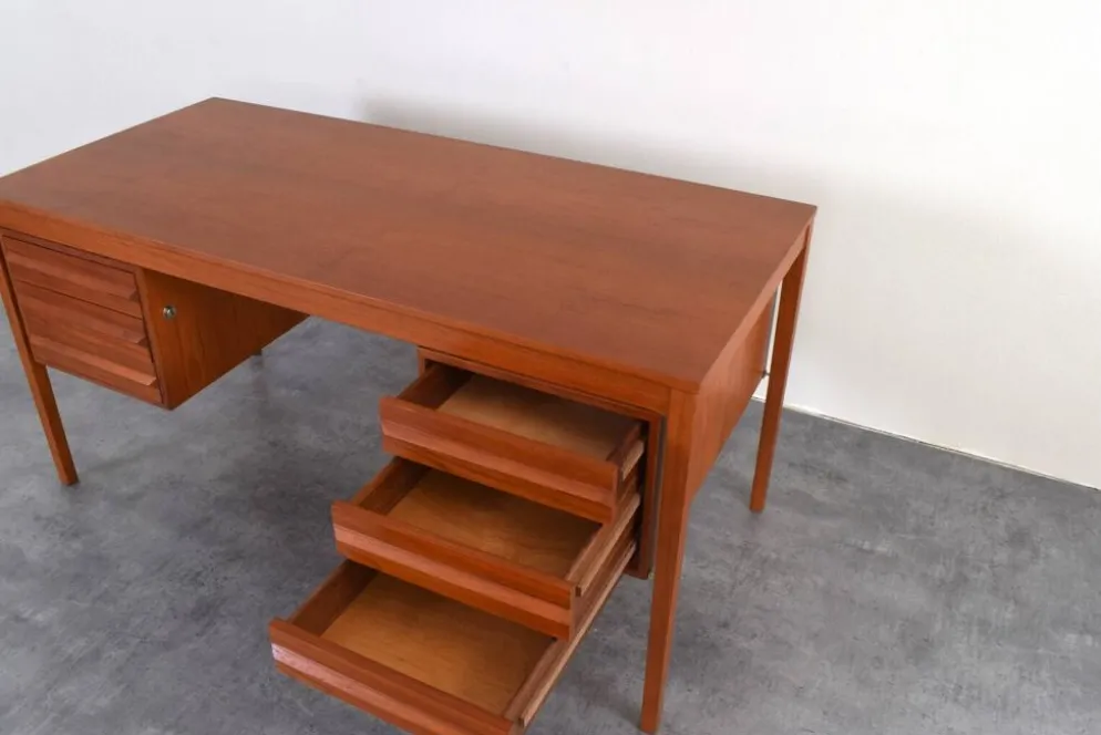 Bureau exécutif en teck du milieu du siècle par Torbjørn Afdal pour Bruksbo, années 1960.