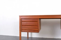 Bureau exécutif en teck du milieu du siècle par Torbjørn Afdal pour Bruksbo, années 1960.