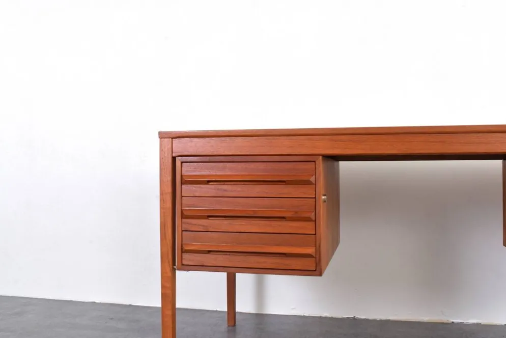 Bureau exécutif en teck du milieu du siècle par Torbjørn Afdal pour Bruksbo, années 1960.