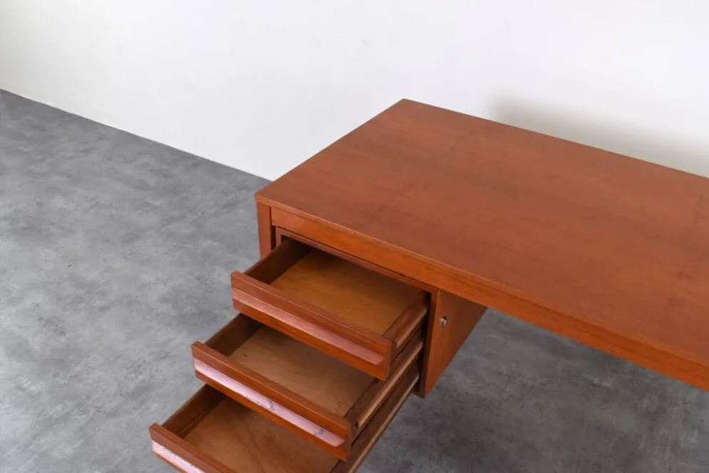 Bureau exécutif en teck du milieu du siècle par Torbjørn Afdal pour Bruksbo, années 1960.