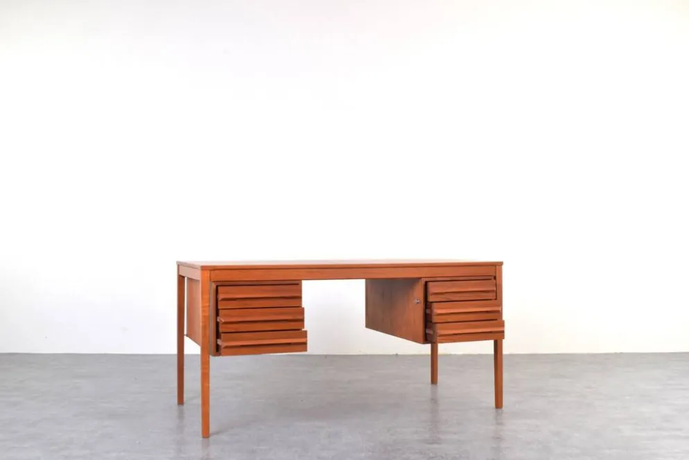 Bureau exécutif en teck du milieu du siècle par Torbjørn Afdal pour Bruksbo, années 1960.