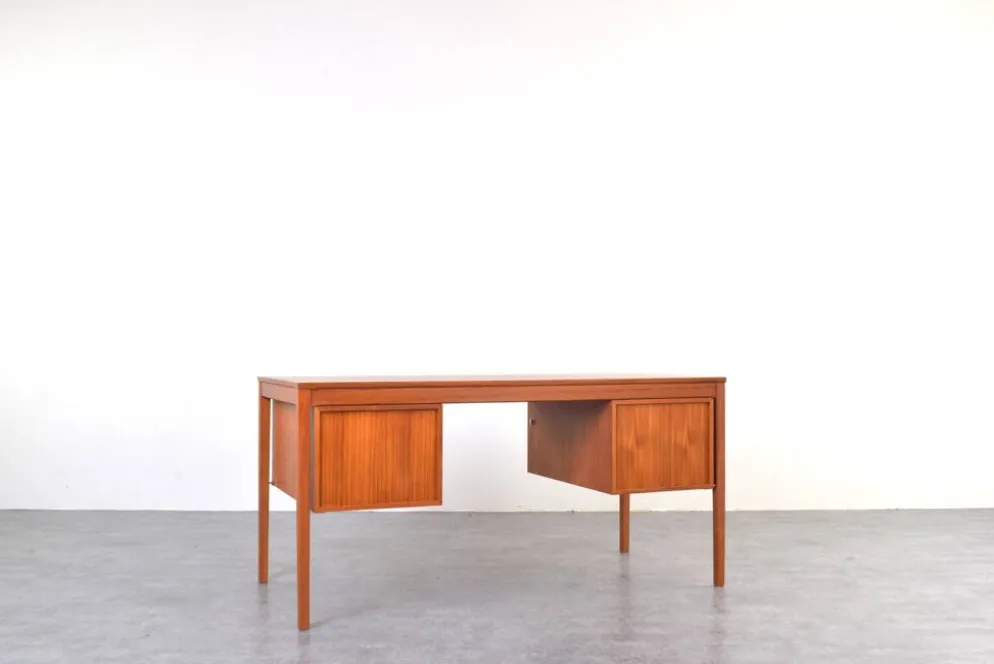 Bureau exécutif en teck du milieu du siècle par Torbjørn Afdal pour Bruksbo, années 1960.