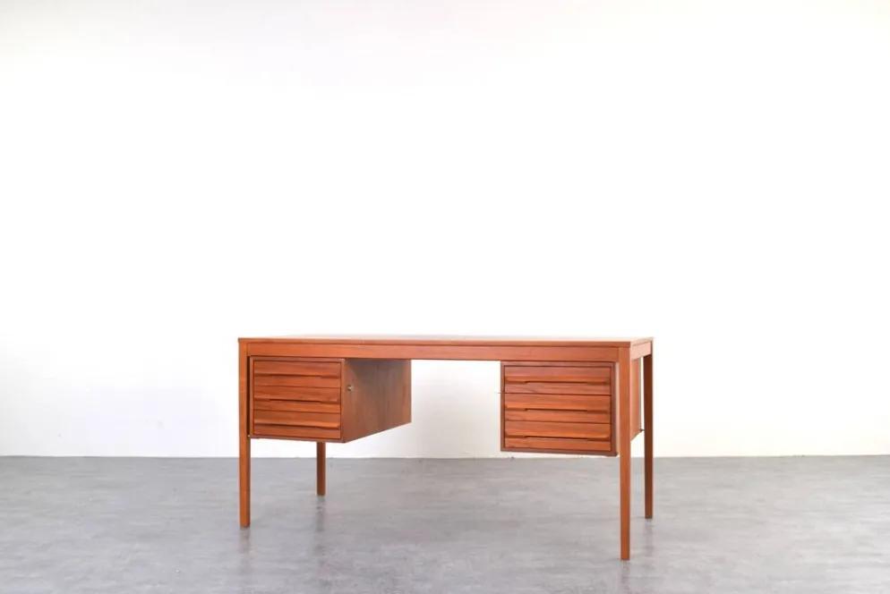 Bureau exécutif en teck du milieu du siècle par Torbjørn Afdal pour Bruksbo, années 1960.