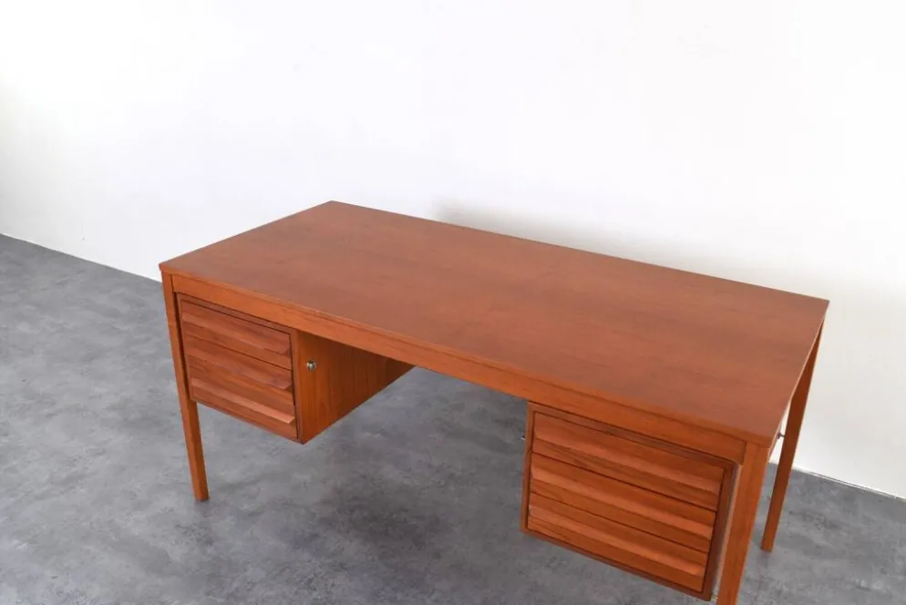 Bureau exécutif en teck du milieu du siècle par Torbjørn Afdal pour Bruksbo, années 1960.