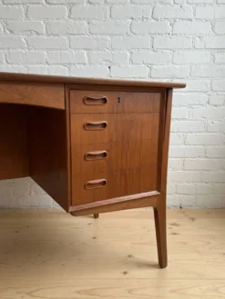 Bureau exécutif en teck Svend Aage Madsen, années 1960