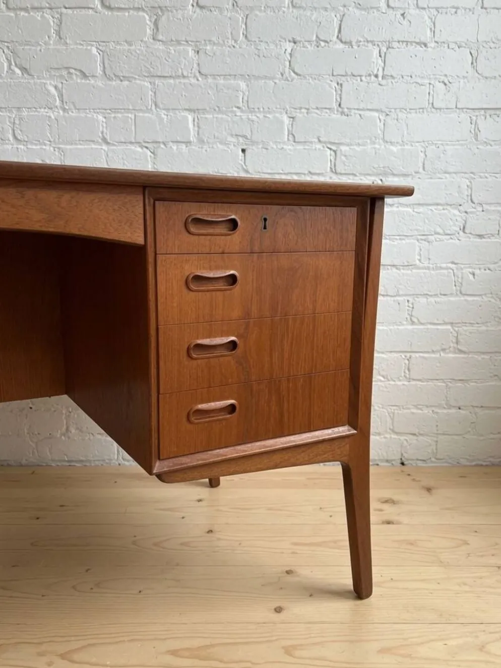 Bureau exécutif en teck Svend Aage Madsen, années 1960
