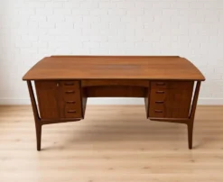 Bureau exécutif en teck Svend Aage Madsen, années 1960