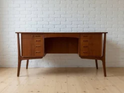 Bureau exécutif en teck Svend Aage Madsen, années 1960