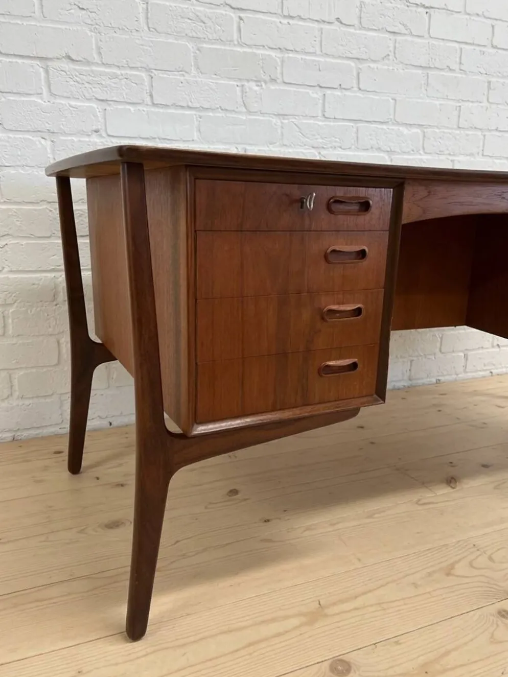 Bureau exécutif en teck Svend Aage Madsen, années 1960