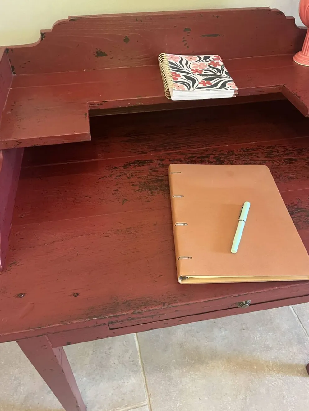 Bureau à gradins ancien en chêne massif