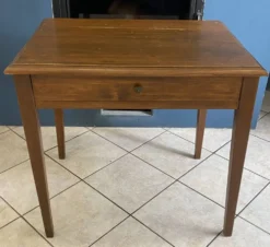 Bureau 1 grand tiroir en bois massif chêne 1950 78x58cm