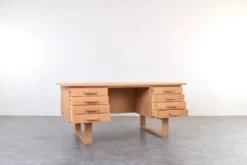 Bureau indépendant en chêne par Torben Valeur et Henning Jensen pour Dyrlund, années 1960.