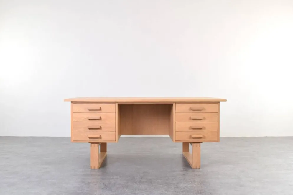Bureau indépendant en chêne par Torben Valeur et Henning Jensen pour Dyrlund, années 1960.