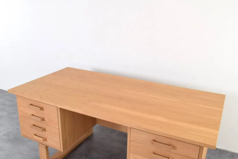 Bureau indépendant en chêne par Torben Valeur et Henning Jensen pour Dyrlund, années 1960.