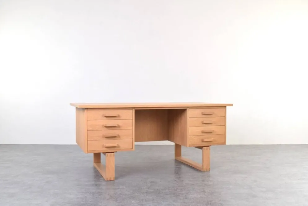 Bureau indépendant en chêne par Torben Valeur et Henning Jensen pour Dyrlund, années 1960.