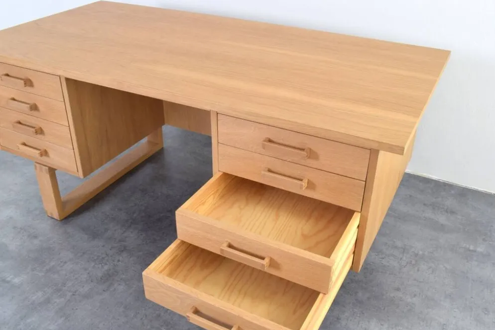 Bureau indépendant en chêne par Torben Valeur et Henning Jensen pour Dyrlund, années 1960.
