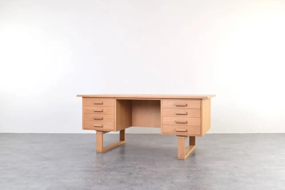 Bureau indépendant en chêne par Torben Valeur et Henning Jensen pour Dyrlund, années 1960.