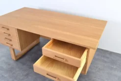 Bureau indépendant en chêne par Torben Valeur et Henning Jensen pour Dyrlund, années 1960.