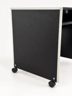 Bureau informatique vintage noir sur roulettes avec bordure en aluminium