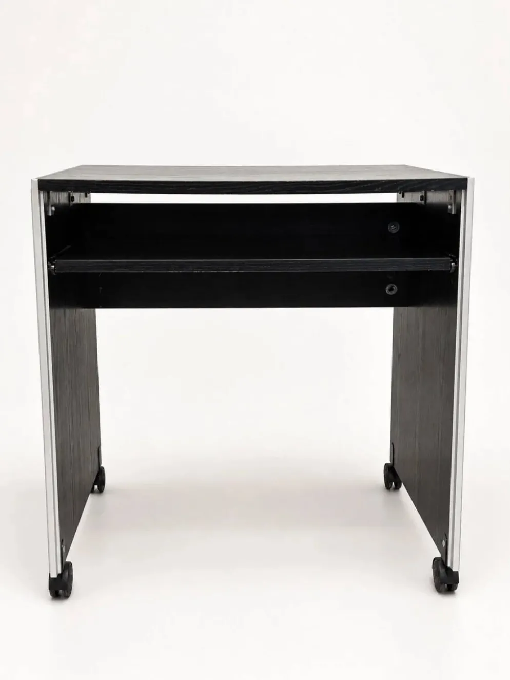 Bureau informatique vintage noir sur roulettes avec bordure en aluminium