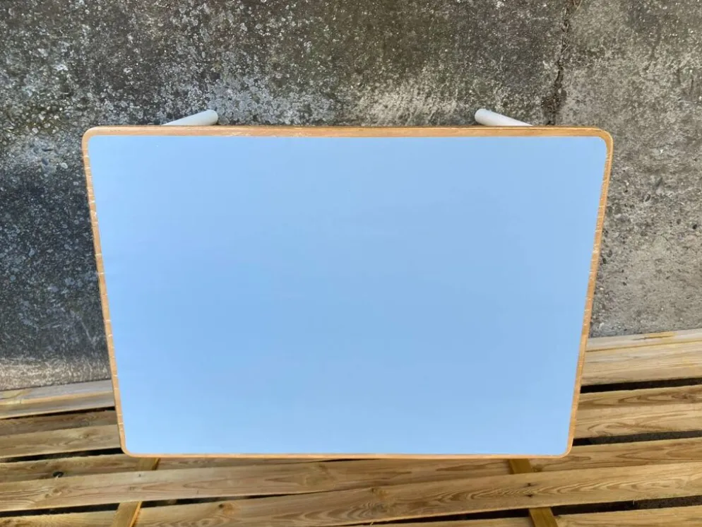 Bureau maternelle et sa chaise