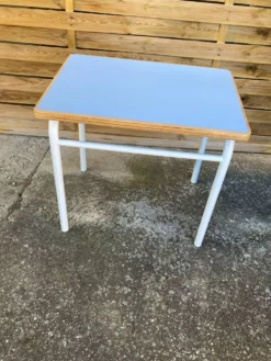 Bureau maternelle et sa chaise